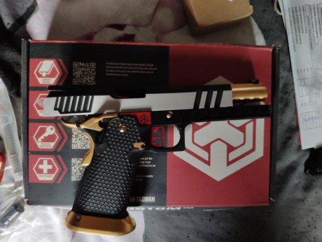 Vendo pistola AW Custom Full metal de airsoft nueva
Disparo semi y auto
Blowback
Dos cargadores (uno de 00