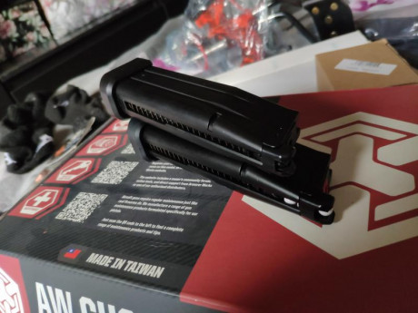 Vendo pistola AW Custom Full metal de airsoft nueva
Disparo semi y auto
Blowback
Dos cargadores (uno de 12