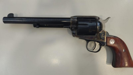 Vendo Revolver Vaquero calibre 45 en perfecto estado. Para guiar en F, A o B. El arma está en Murcia. 02
