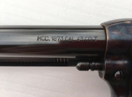 SE VENDE REVÓLVER DE COLECCIÓN UBERTI MODELO 1873 EN CALIBRE .45 LC. 
CAÑÓN DE 4" 3/4.
EN ACABADO 01