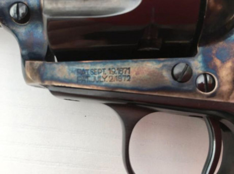 SE VENDE REVÓLVER DE COLECCIÓN UBERTI MODELO 1873 EN CALIBRE .45 LC. 
CAÑÓN DE 4" 3/4.
EN ACABADO 00