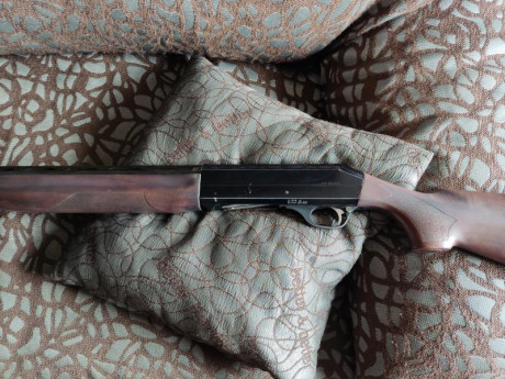 Vendo Benelli Centro del 12 con marcas de uso pero en perfecto estado de funcionamiento, con su maletín 02