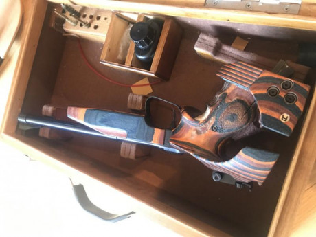 Se vende TOZ35 en muy buen estado, cacha Rink talla L, en su caja de madera original.Está en Barcelona 01