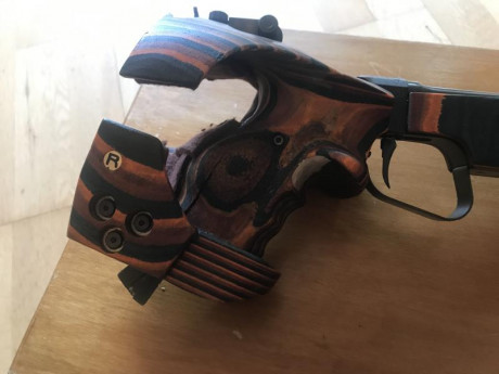 Se vende TOZ35 en muy buen estado, cacha Rink talla L, en su caja de madera original.Está en Barcelona 00