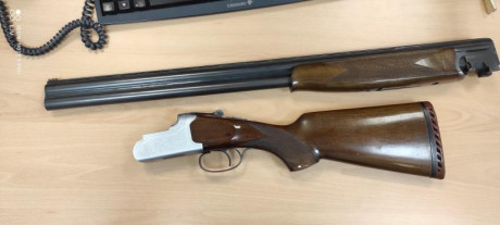 Vendo escopeta Lanber superpuesta calibre 12, tiene punto rojo. Envío a cargo del comprador si fuese necesario, 02