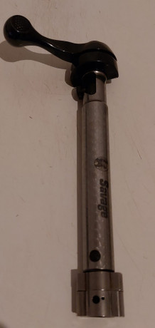   Buenas noches

Mi hermano pone a la venta su equipo de rececho, consistente en:

Rifle Savage 114 American 42