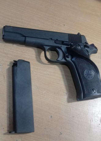 VENDO PISTOLA ESTAR  CALIBRE 9 MM CORTO, UNICA EN ESPAÑA CACHAS DEPORTIVAS, ACABADO DE LA CORREDERA FOSFATADO 00