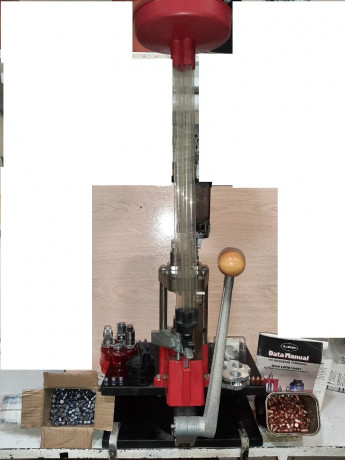 SE VENDE PRENSA LEE PRO 1000 CON TODO LO NECESARIO PARA RECARGAR EL 9 Y EL 38/357. INCLUYE TORRETA PARA 02