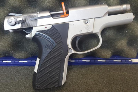 Vendo pistola Smith & Wesson 6906 de 9 mm.

La pistola esta guiada con la licencia A. Y puede guiarse 00