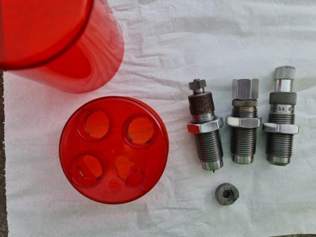 Se venden dies lee, calibres 357 magnum / 38 special, en perfecto estado. 40€. Estan en Asturias.

Dejo 02