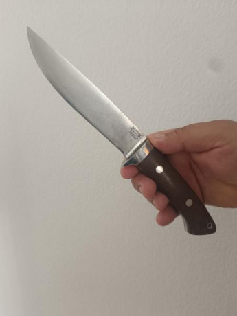 Precioso cuchillo de la marca americana bark River se trata del modelo anunciado un cuchillo con un corte 02