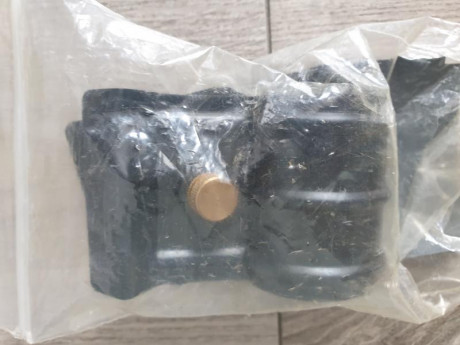 Vendo un puntero laser para instalar debajo del cañón con pulsador, un accesorio para poner linterna bajo 11