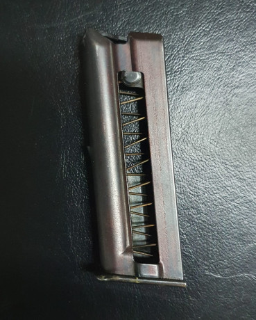 Hola a todos, Un amigo me pide que le anuncie este cargador de 10 tiros del 22LR para carabina WATHERBY 00