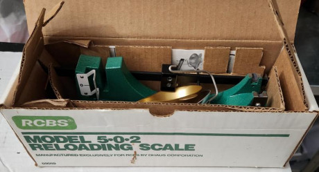 Vendo balanza RCBS modelo 5-0-2 y dosificador de polvora Lee, las dos cosas prácticamente sin usar, todo 01