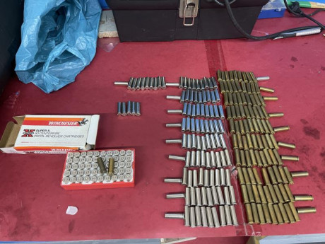 Hola, vendo:

205 vainas calibre .357 mag 
 -100 marca federal latonadas.
 -105 marca Winchester cincadas 10