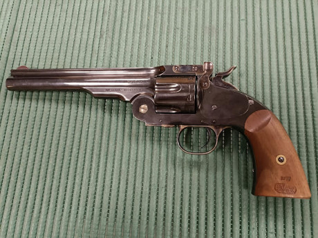 Hola, un amigo me pide ponga a la venta su revolver schofield.
Usado 4 veces, esta impoluto.
Calibre 45 00