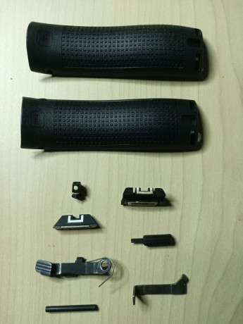 Vendo este conjunto de piezas de GLOCK 17, todo el conjunto de la foto 50€ envio incluido por mensajeria. 00