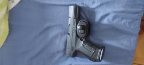 Vendo arma walther p99 en perfecto estado muy poco uso. Dos cargadores. Precio 250 euros 20