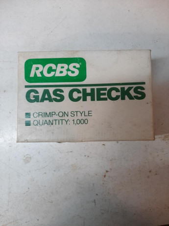 Vendo dos cajas de Gas Checks de mil unidades de la marca RCBS calibre 35. 58 € con portes dentro de la 02