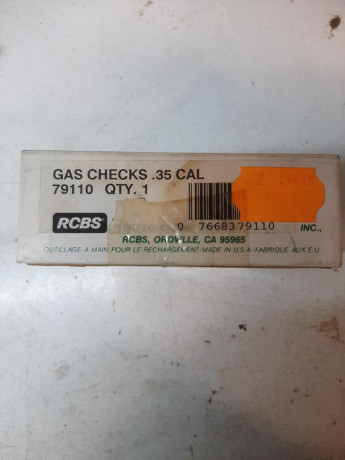 Vendo dos cajas de Gas Checks de mil unidades de la marca RCBS calibre 35. 58 € con portes dentro de la 01