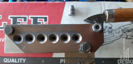 Hola vendo moldes LEE de 6 cavidades
Punta redonda 230 grains, calíbre .452
punta troncocónica 230 grains, 00