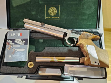 Pistola electrónica Steyr LP10 E una maquina de hacer dieces, cacha M, es del año 2010 ha sido reacondicionada 01