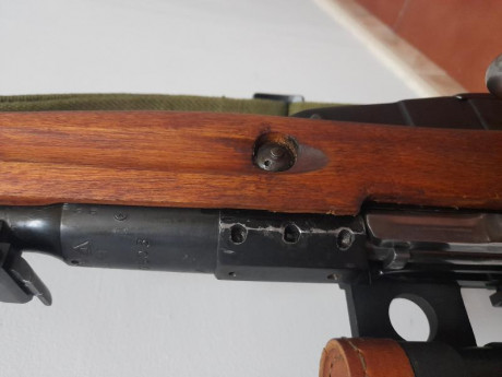 Vendo rifle mosin nagant modelo 91/30 con una mira PU original montada. Tiene unos agujeros hechos para 00