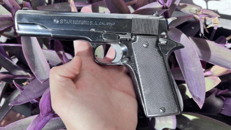 Vendo pistola Star B 9mm parabellum procedente de la Guardia Civil. Acabado brillante excelente y cañón 12