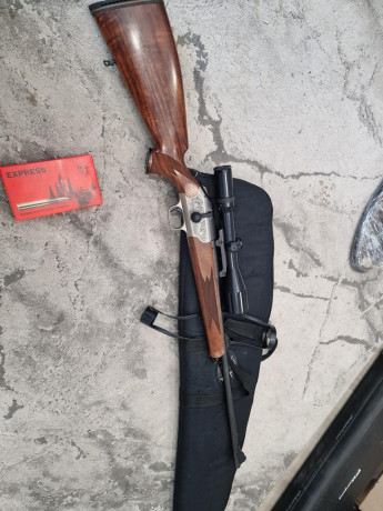 Se vende blaser R93 luxus España en 7mm Rm, lleva magnaport.
Rifle con tiempo pero muy poco uso ( 50 tiros 01