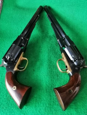Se vende pareja de revólveres Pietta calibre 44, modelo Remington 1858. Estado excelente interior y exterior. 00
