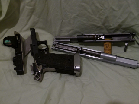 La vendo por no usarla. Sólo la usé con el kit del 9 y poco.
Un cargador de 20 balas para el .38 ó 9mm. 72
