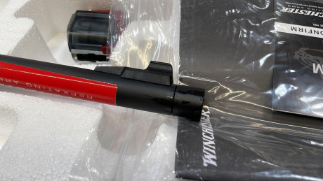 Vendo Winchester Wildcat 22lr, comprada este año, solo se uso para probarla y centrar el punto rojo. Va 51