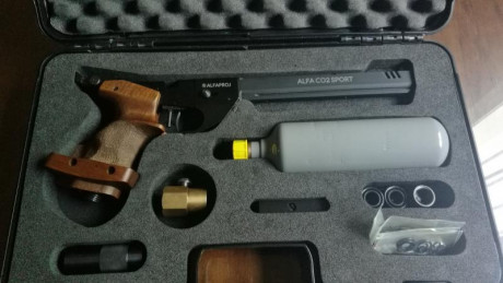 VENDO PISTOLA ALFA PROJ MATCH (co2)  por 400€, en excelente estado por poco uso.
Funciona con capsulas 00