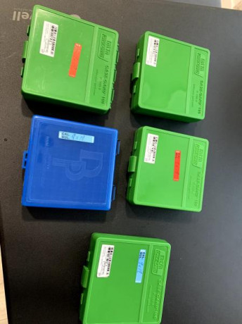 Hola, vendo accesorios varios:

1.- Funda de Nylon para arma corta , es universal.

2.- 5 cajas de plástico 91