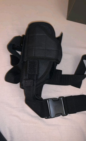 Hola, vendo accesorios varios:

1.- Funda de Nylon para arma corta , es universal.

2.- 5 cajas de plástico 100