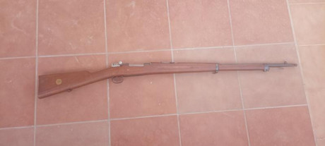 El rifle sueco de 6,5X55 del año 1900 , con todos los números coincidentes, lo vendo con bocacha , funda 01