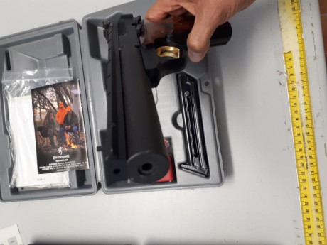 Pongo en venta esta pistola Browning calibre 22 prácticamente sin uso obtenida en un cambio reciente con 01