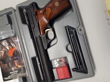 Pongo en venta esta pistola Browning calibre 22 prácticamente sin uso obtenida en un cambio reciente con 10