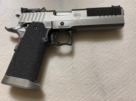 Vendo STI 40 S&W fabricada por Prommersberger, la pistola esta impecable, tiene poco uso, esta nitrurada.
Se 02