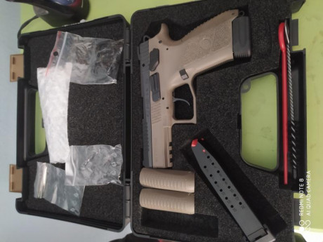 Vendo pistola CZ P07 FDE de segunda generación en calibre 9x19. Está nueva, con sólo 200 disparos. Guiada 02