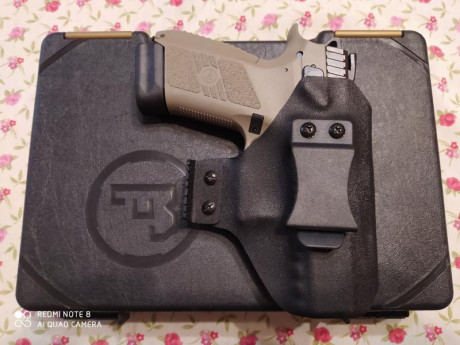 Vendo pistola CZ P07 FDE de segunda generación en calibre 9x19. Está nueva, con sólo 200 disparos. Guiada 01