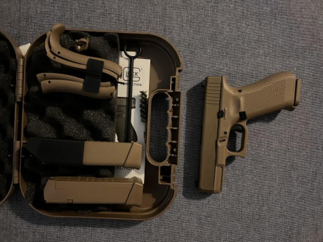 Se vende glock 19x en estado impoluto, muy pocos disparos. Tiene la pieza del loop rota pero no afecta 02