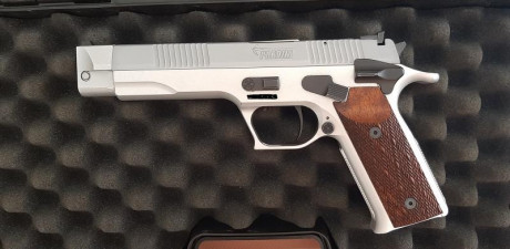Vendo mi Pardini GT9 con cañón bull barrel de 6 pulgadas. Es el modelo GT9.
Dos cargadores de 17 cartuchos 00