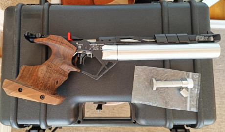 Pistola comprada en abril de este año 2023, esta en garantía. Cacha M, se da con 2 botellas de aire, se 01