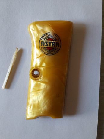 Hola. Busco cacha derecha de Astra 300 como la de la foto por si alguien tiene despiece de alguna .Como 00