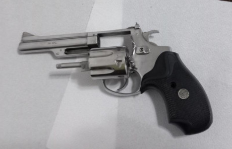   ***Encontrado, gracias a todos por el interés***   

Busco revolver Astra NC6 Inox., de 4 pulgadas, 12