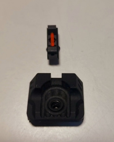 Se venden miras ZEV para Glock. Alza en negro con estrias antireflejos y punto de mira de fibra óptica 00