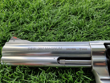 Vendo Revolver en perfectas condiciones de 5 pulgadas y tambor de 7 tiros, no tiene una raya.
He sido 10