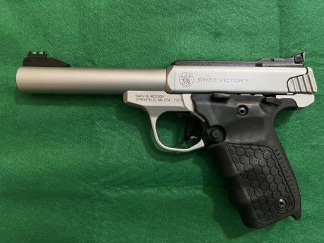 Vendo Smith & wesson Victory calibre 22 en perfecto estado estético y funcional gatillo y cacha cambiados 02