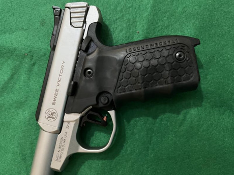 Vendo Smith & wesson Victory calibre 22 en perfecto estado estético y funcional gatillo y cacha cambiados 00
